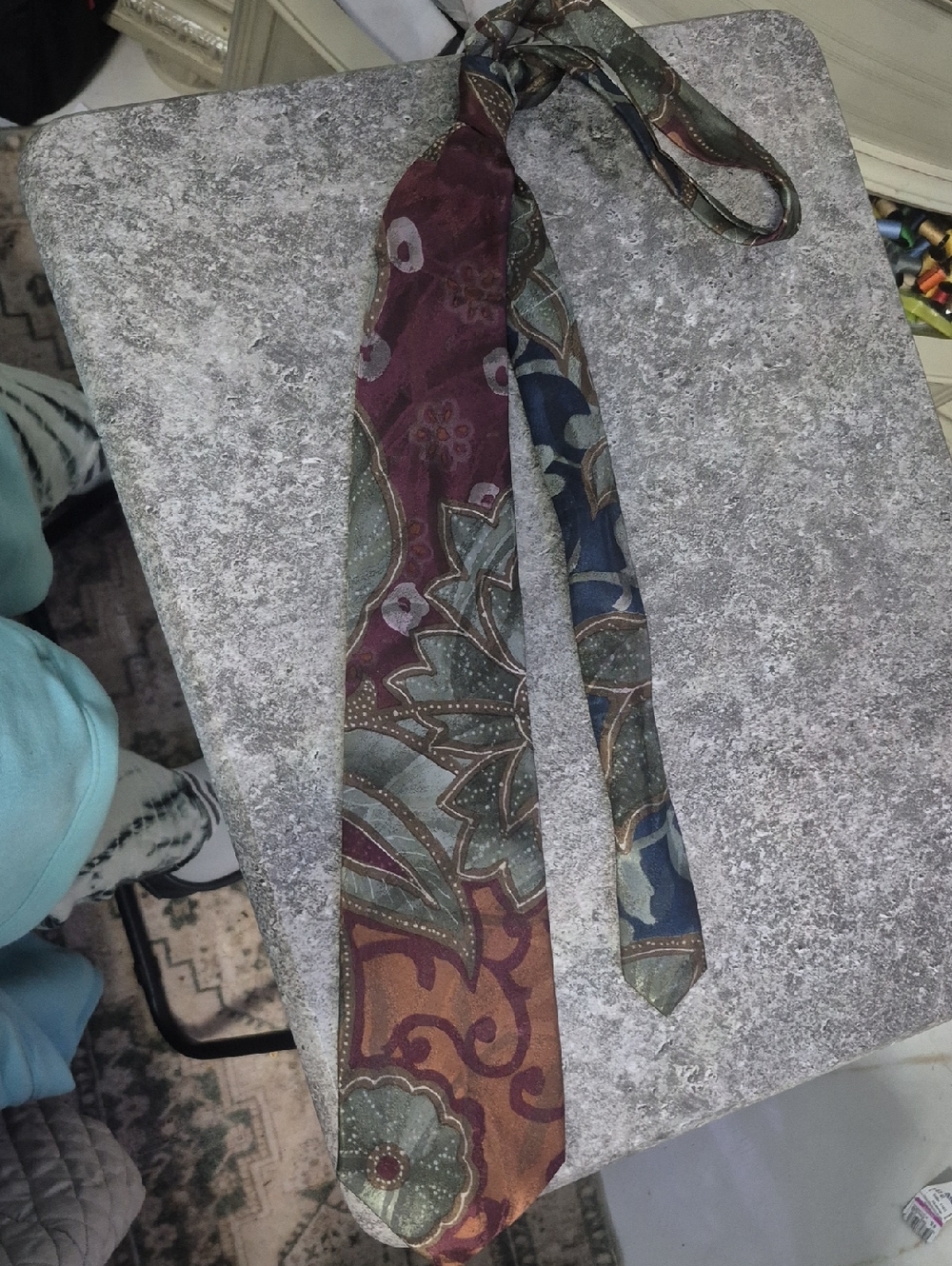 Men's Paisley Pattern Necktie in Burgundy, Navy & Olive
